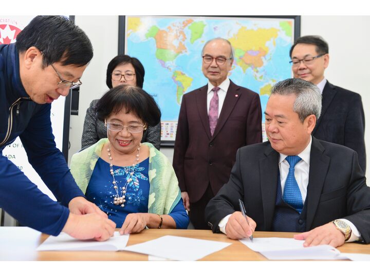 列治文總商會與越南 CAPA 訪問團簽署合作意向書