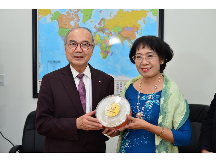 列治文總商會與越南 CAPA 訪問團簽署合作意向書