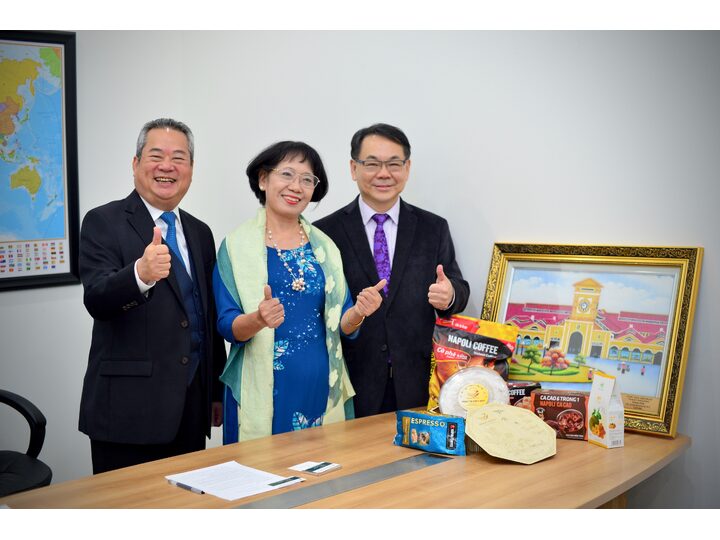 列治文總商會與越南 CAPA 訪問團簽署合作意向書